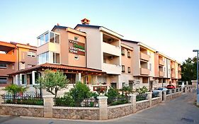 Apartments Maslina I